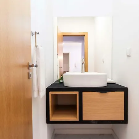 Apartment Perfect, Cool, Aircon, 2 Beds 2 Bath Location