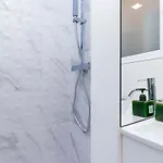 דירה Perfect Cool With Ac, 2 Bedrooms 2 Bathrooms *