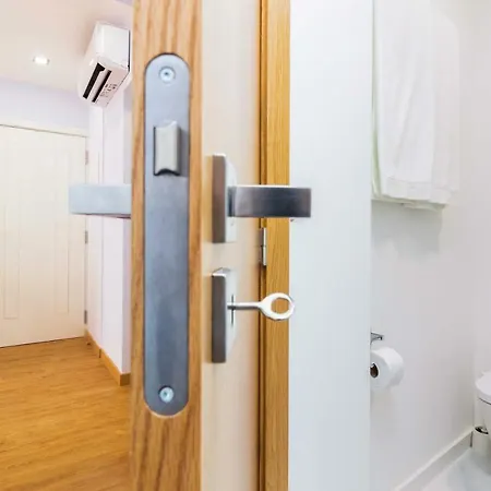 Perfect, Cool, Aircon, 2 Beds 2 Bath Location Apartamento
